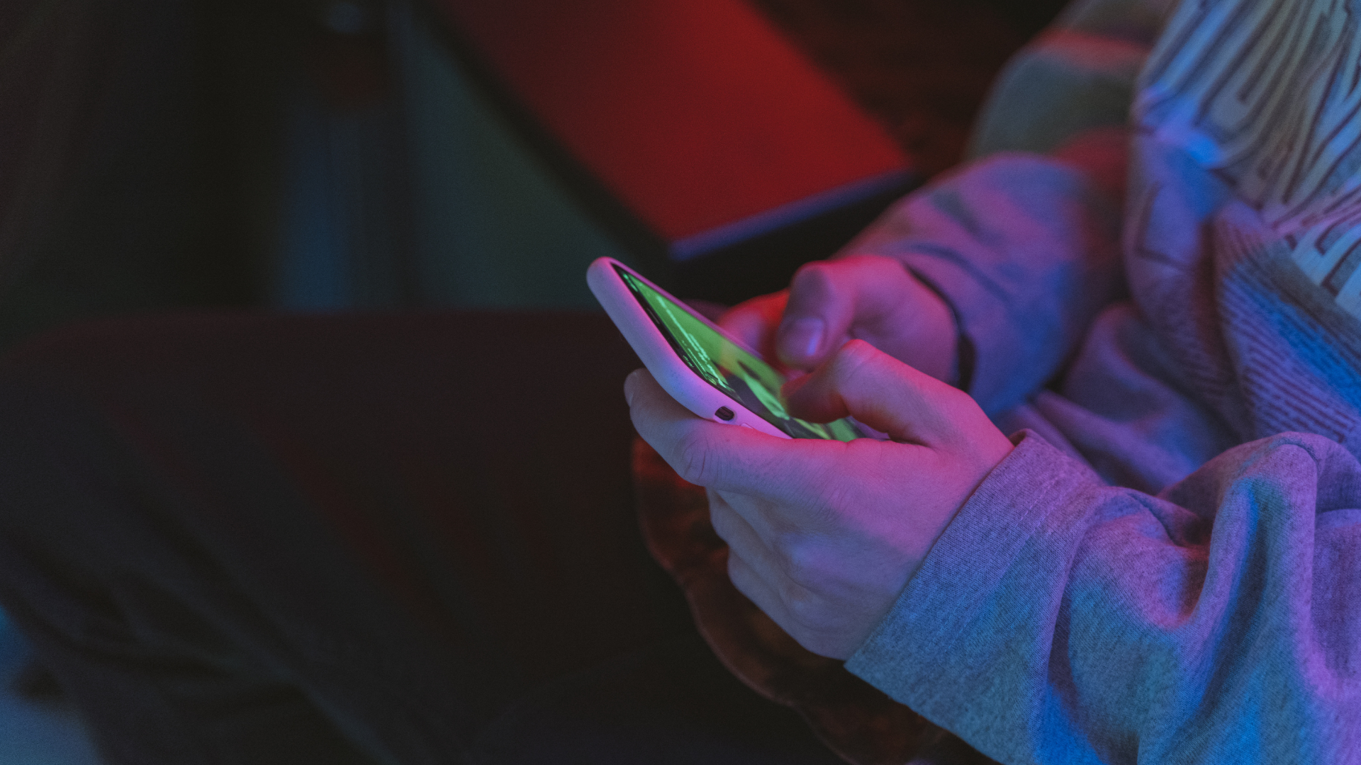 How does social media make young people feel?